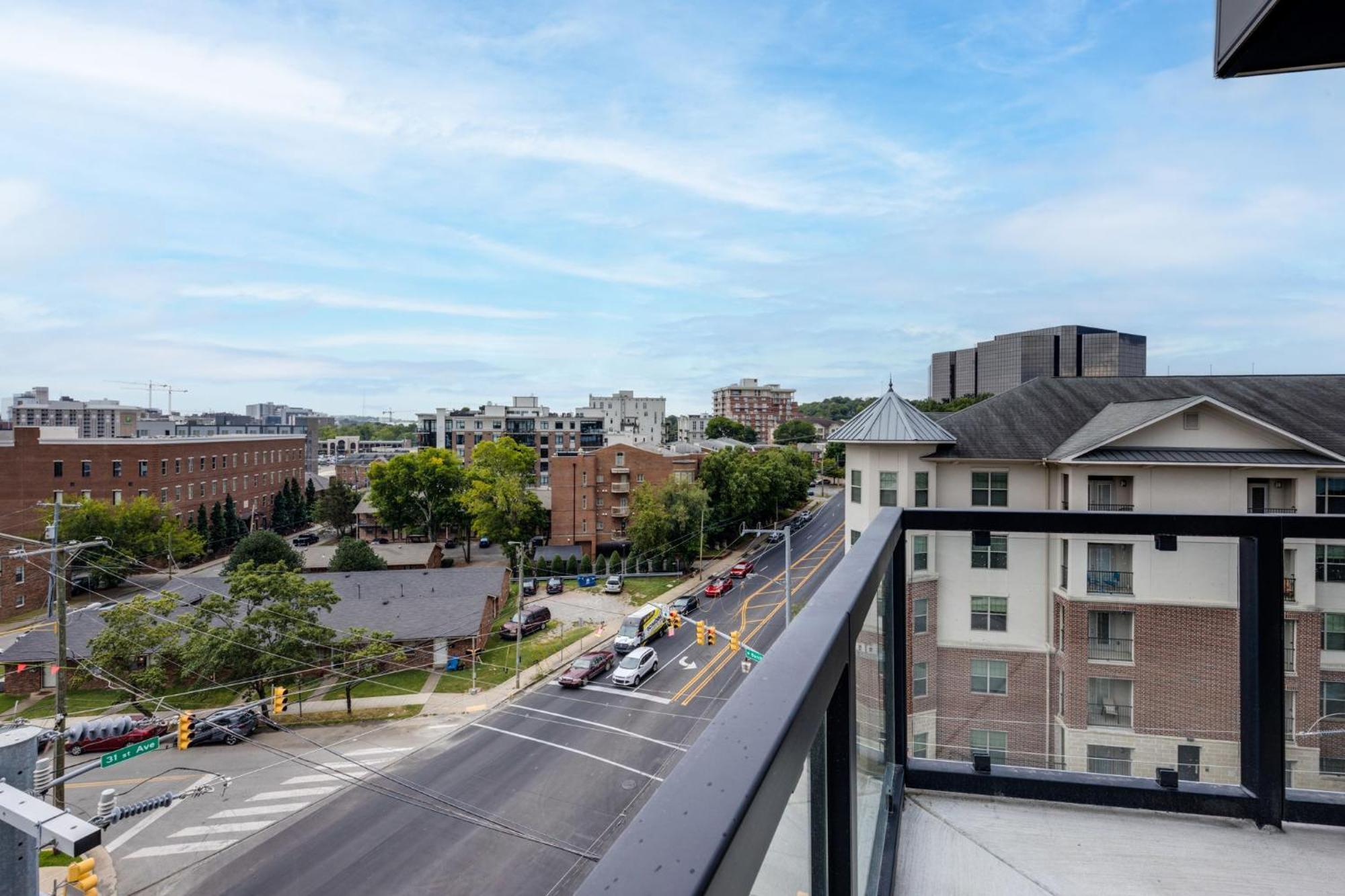 Elegant Corner Penthouse With Private Balcony, Skyline Views, Pool, And Gym Leilighet Nashville Eksteriør bilde