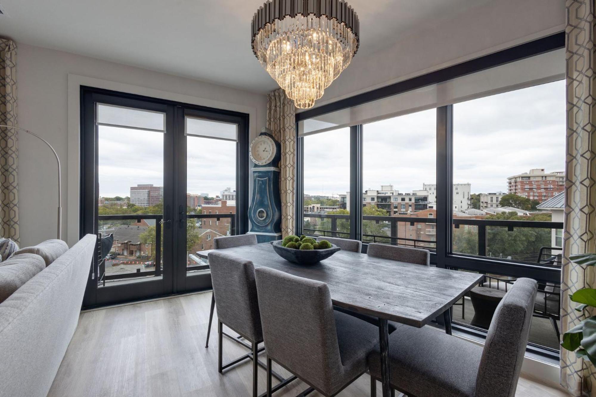 Elegant Corner Penthouse With Private Balcony, Skyline Views, Pool, And Gym Leilighet Nashville Eksteriør bilde